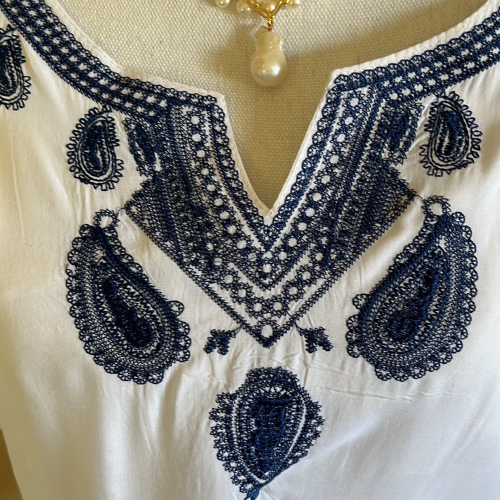 No brand. Tunic bought in Cabo. Cotton poly blend. Large. No signs of wear